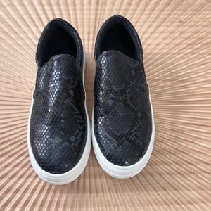 MATISSE HENRY FAUX SNAKE SKIN SLIDE SNEAKER